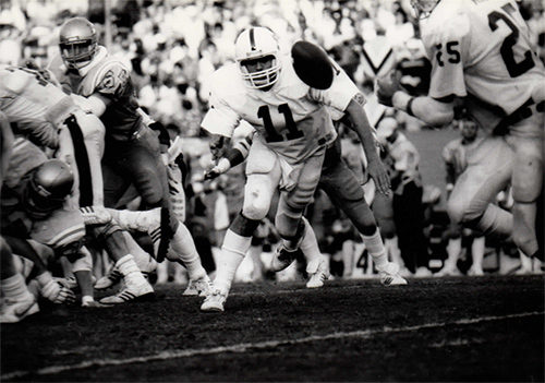 Fred Buckley Makes Pass to Brad Muster, UCLA, Pasadena CA